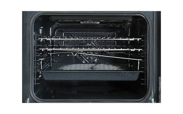 DE DIETRICH DOP1165GX - Vue de l'int&eacute;rieur (cr&eacute;dit : Darty)