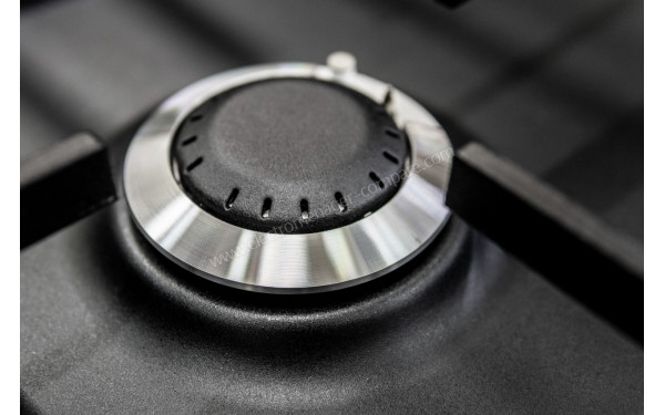 DE DIETRICH DPE4620XF - Zoom sur le foyer &agrave; gaz