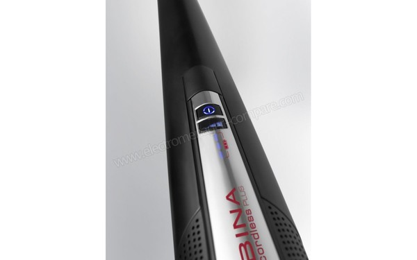 DELONGHI XLR32LED.BK - Bouton ON/OFF et indicateur de niveau de puissance (cr&eacute;dit : Boulanger)
