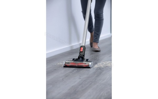 DIRT DEVIL DD777-1 Blade 32V - Utilisation sur parquet (balai) (cr&eacute;dit : Boulanger)