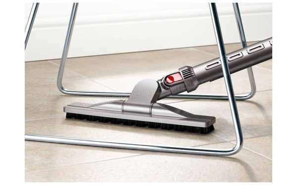 DYSON Cinetic Big Ball Parquet - Brosse sols durs articul&eacute;e (cr&eacute;dit : Boulanger)