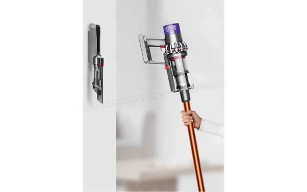 DYSON V10 Absolute - Support de charge mural (cr&eacute;dit : Darty)