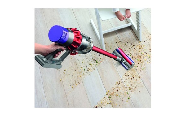 DYSON V10 Motorhead - Aspirateur &agrave; main (cr&eacute;dit : Darty)