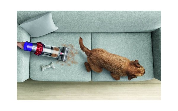 DYSON V10 Motorhead - Aspirateur &agrave; main avec brosse sp&eacute;ciale animale (cr&eacute;dit : Darty)