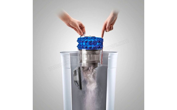 DYSON DC52 Multifloor + kit nettoyage maison - Vidage du bac (cr&eacute;dit : Boulanger)