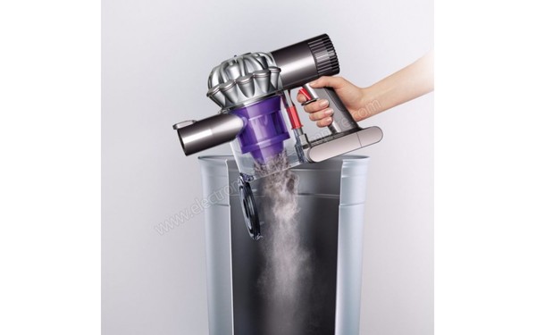 DYSON DC62 Complete + Kit - Vidage bac (cr&eacute;dit : Boulanger)