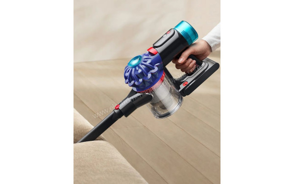 DYSON V10 Konical Noir - Mise en situation