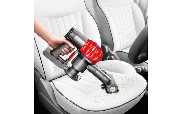 DYSON V6 Car & Boat Extra - Vue 3/4 gauche avec Mini brosse motoris&eacute;e