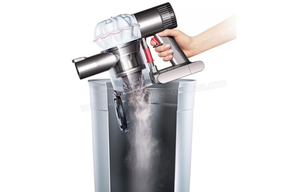 DYSON V6 Slim Pro - Vidage du bac (cr&eacute;dit : Boulanger)