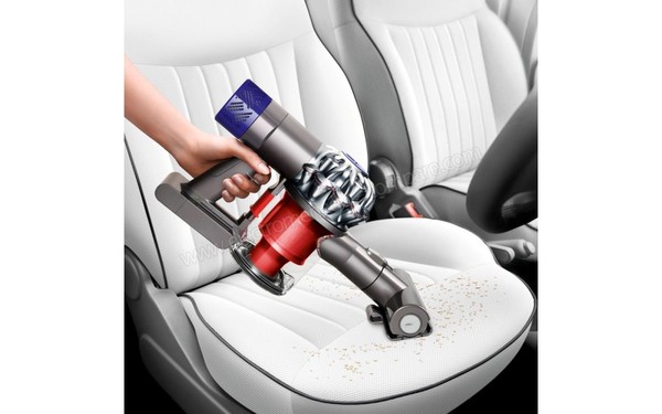 DYSON V6 Total Clean - Vue 3/4 gauche avec mini brosse