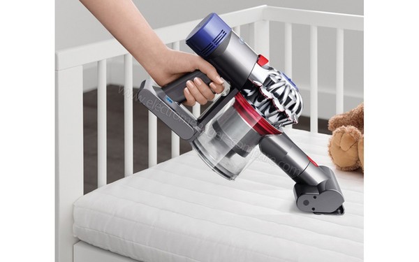 DYSON V7 AnimalPro - Mini turbobrosse (cr&eacute;dit : Darty)