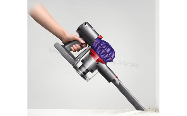DYSON V7 Motorhead Extra - Suceur long (cr&eacute;dit : Darty)