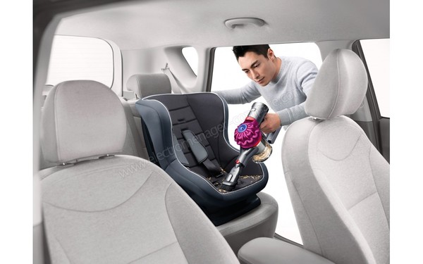 DYSON V7 Motorhead Pro - Vue 3/4 droite aspirateur &agrave; main (cr&eacute;dit : Boulanger)