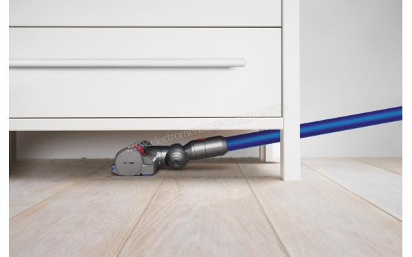 DYSON V7 Motorhead Origin + Kit Home Cleaning - Mise en situation
