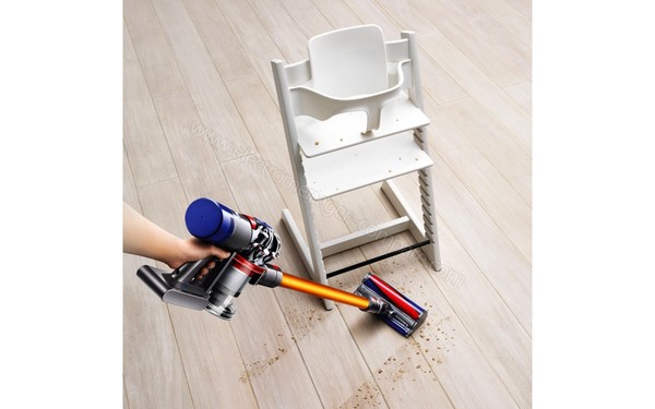 DYSON V8 Absolute v2 - Vue 3/4 gauche