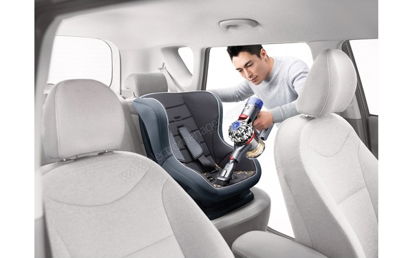 DYSON V8 Absolute v2 - Vue 3/4 droite en mode &agrave; main