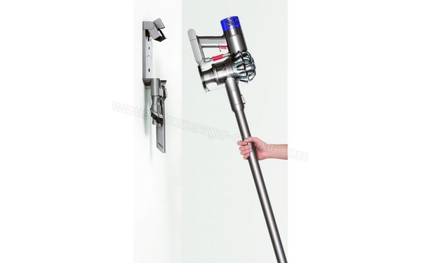 DYSON V8 Animal+ Kit Maison - Support de charge mural (cr&eacute;dit : Boulanger)