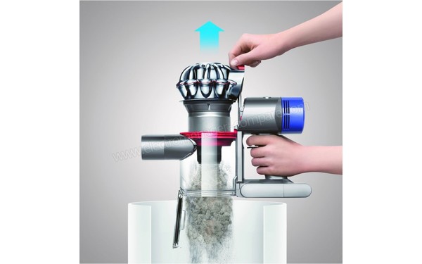 DYSON V8 Animal+ Kit Maison - Vidage du bac (cr&eacute;dit : Boulanger)