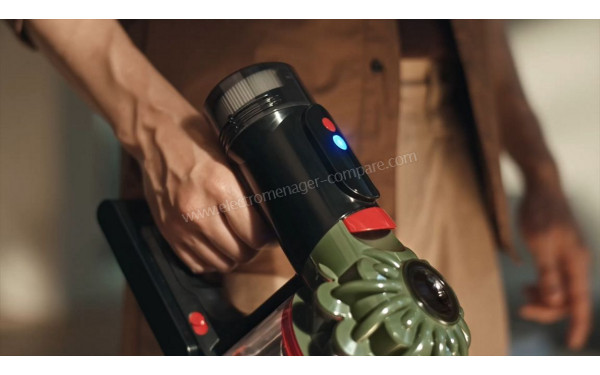 DYSON V8 Cyclone Fluffy - Zoom sur la poign&eacute;e