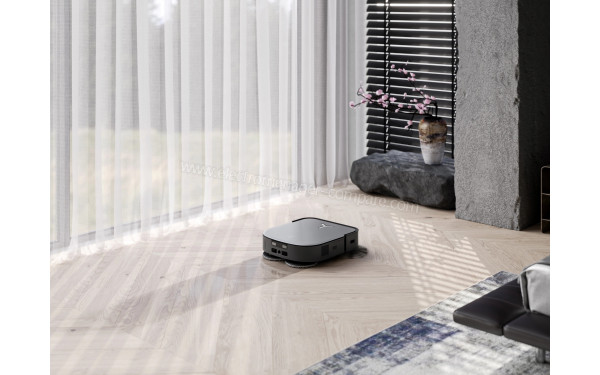 ECOVACS DEEBOT X2 OMNI Noir - Mise en situation (cr&eacute;dit : Boulanger)