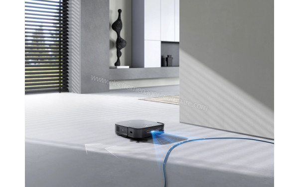 ECOVACS DEEBOT X2 OMNI Noir - Mise en situation (cr&eacute;dit : Boulanger)