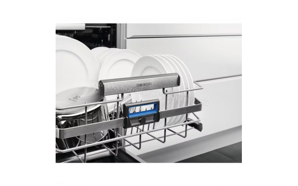 ELECTROLUX EEC87600W - Vue du panier sup&eacute;rieur
