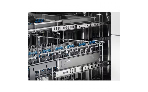 ELECTROLUX EEG68600IX - Vue du panier sup&eacute;rieur