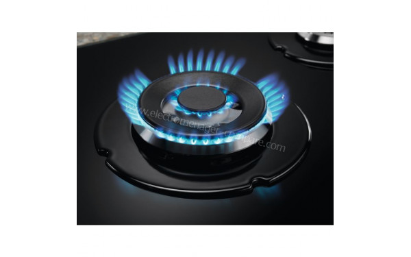 ELECTROLUX EGG7537K - Zoom sur un foyer allum&eacute;