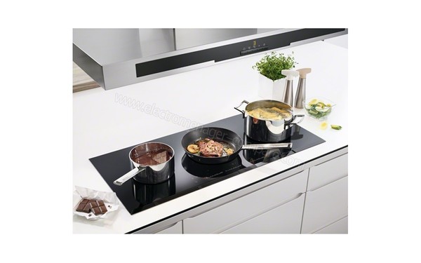 ELECTROLUX EHL9530FOK - Vue avec des casseroles
