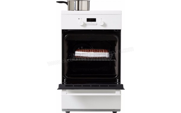 ELECTROLUX EKI54552OW - Vue de face, porte ouverte, avec r&eacute;cipient sur la table (cr&eacute;dit : Boulanger)