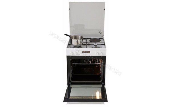 ELECTROLUX EKM6770AOW - Vue de face, porte ouverte, cavit&eacute; vide (cr&eacute;dit : Boulanger)