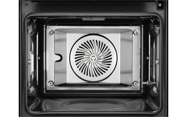 ELECTROLUX EOA8S39H - Vue de l'int&eacute;rieur (cr&eacute;dit : Boulanger)