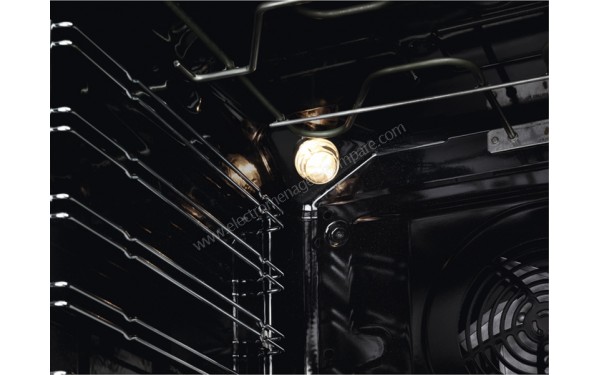 ELECTROLUX EOB2300AAX 2018 - Zoom sur l'&eacute;clairage int&eacute;rieur