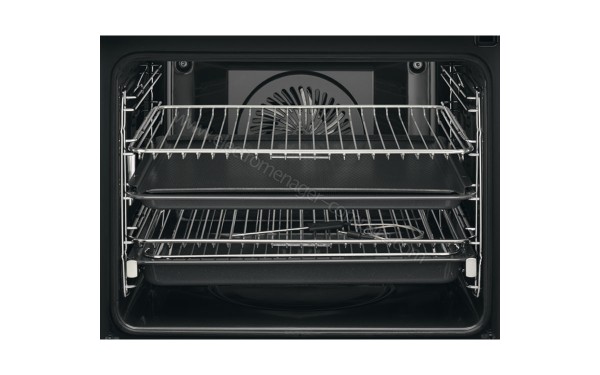 ELECTROLUX EOB8857AAX - Vue de l'int&eacute;rieur avec accessoires