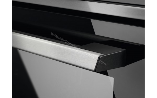 ELECTROLUX EOB8S31X - Zoom sur le poign&eacute;e