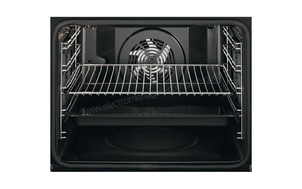 ELECTROLUX EOC5611TOX - Vue de l'int&eacute;rieur avec accessoires