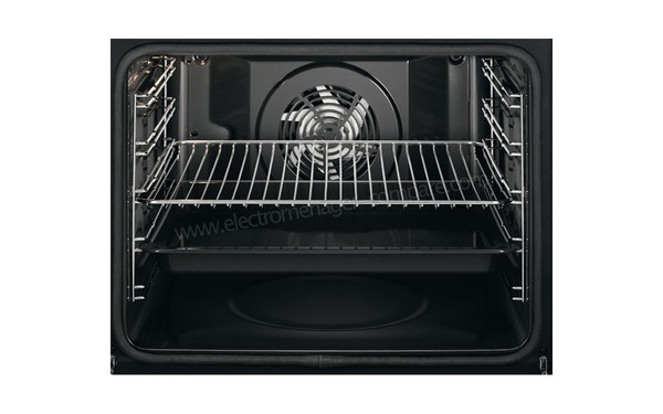 ELECTROLUX EOC5644TOW - Vue de l'int&eacute;rieur avec accessoires