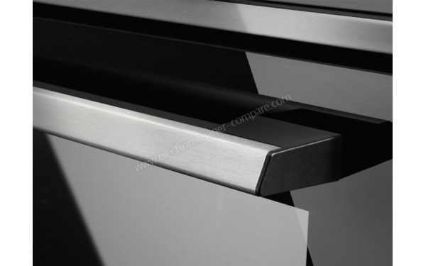 ELECTROLUX EOC5H40X 2021 - Zoom sur la poign&eacute;e