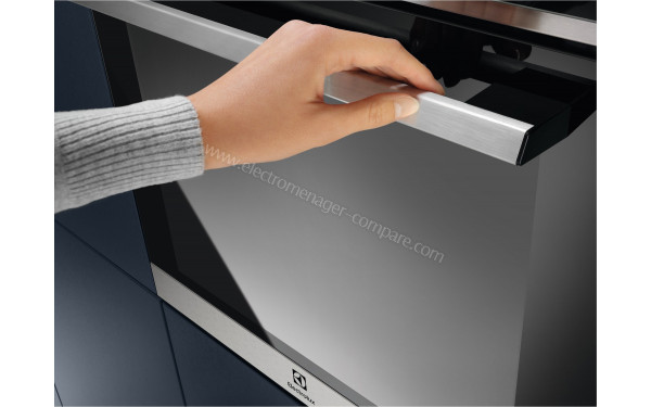 ELECTROLUX EOC6P46X - Zoom sur la poign&eacute;e