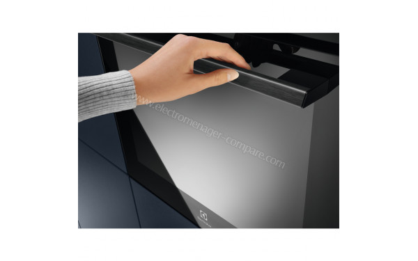 ELECTROLUX EOC6P56H - Zoom sur la poign&eacute;e