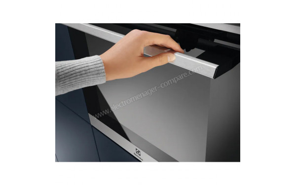 ELECTROLUX EOC6P67X - Zoom sur la poign&eacute;e