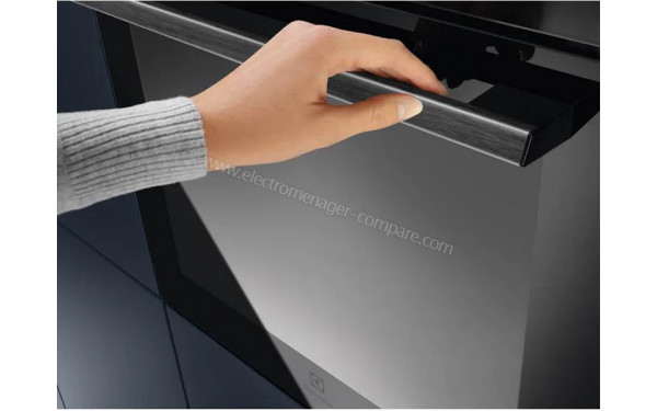 ELECTROLUX EOE6P46Z - Zoom sur la poign&eacute;e
