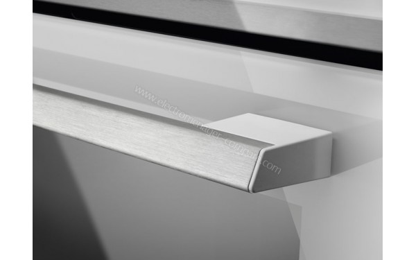 ELECTROLUX EOE8P11W - Vue poign&eacute;e