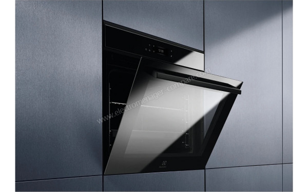 ELECTROLUX EOE8P19WH - Appareil encastr&eacute; vue 3/4 gauche