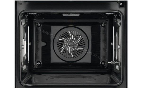 ELECTROLUX EOE8P21X - Vue de l'int&eacute;rieur