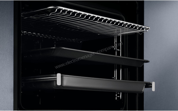 ELECTROLUX EOE8P39WX - Rails t&eacute;lescopiques (cr&eacute;dit : Darty)