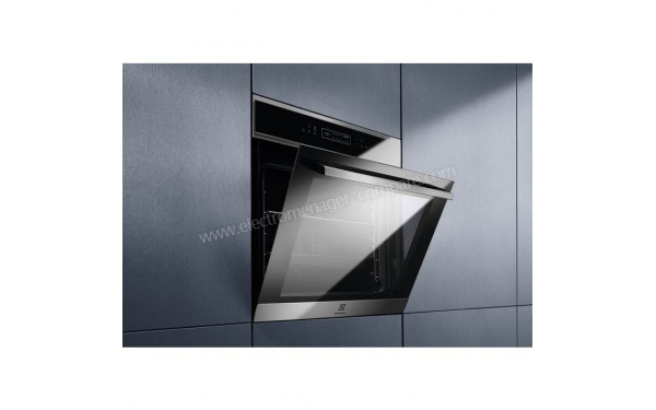 ELECTROLUX EOE8PXTR1L - Vue 3/4 gauche