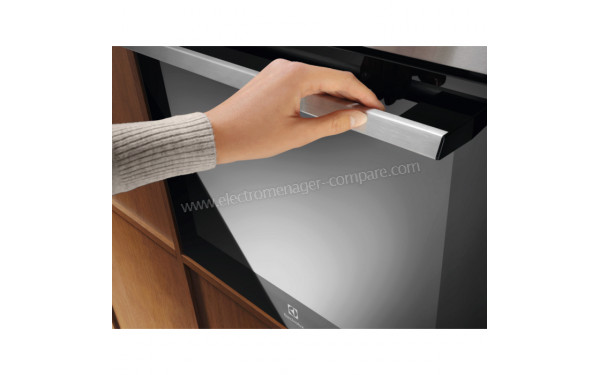 ELECTROLUX EOF3C44TX - Zoom sur la poign&eacute;e