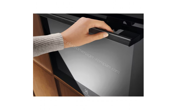 ELECTROLUX EOF3H40TH 2024 - Zoom sur la poign&eacute;e