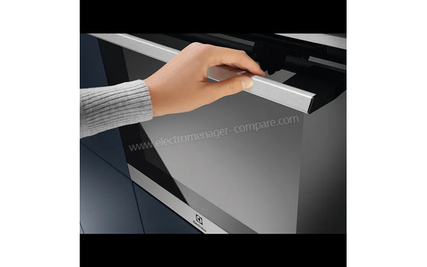 ELECTROLUX EOF6P46X0 - Zoom sur la poign&eacute;e